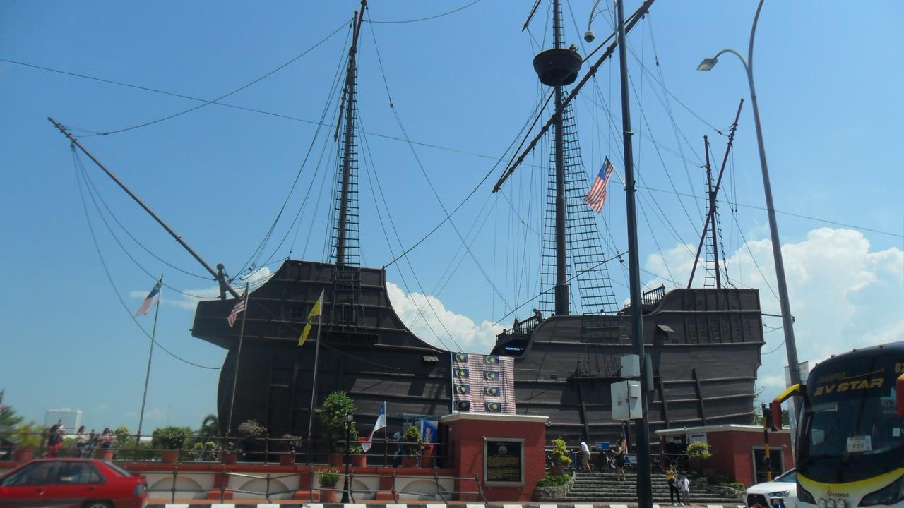 Taj Grand Hotel Malacca Buitenkant foto